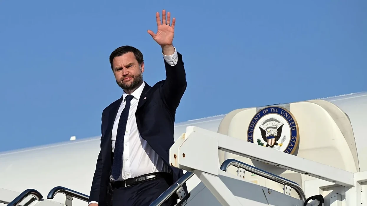 JD Vance kontakton zyrtarin e lartë iranian në përpjekje për të rifilluar bisedimet e paqes