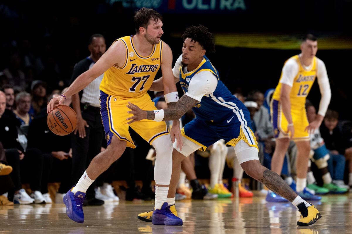 Nis sezoni i ri në NBA  Lakers shkëlqejnë ndaj Golden State