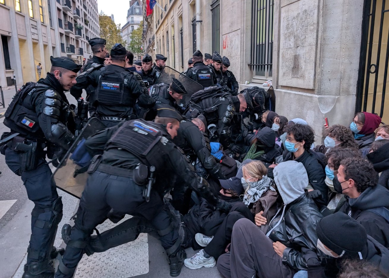 Franca mobilizon 70 mijë policë e xhandarë për fundjavën e protestave  mbyllen edhe muze të njohur