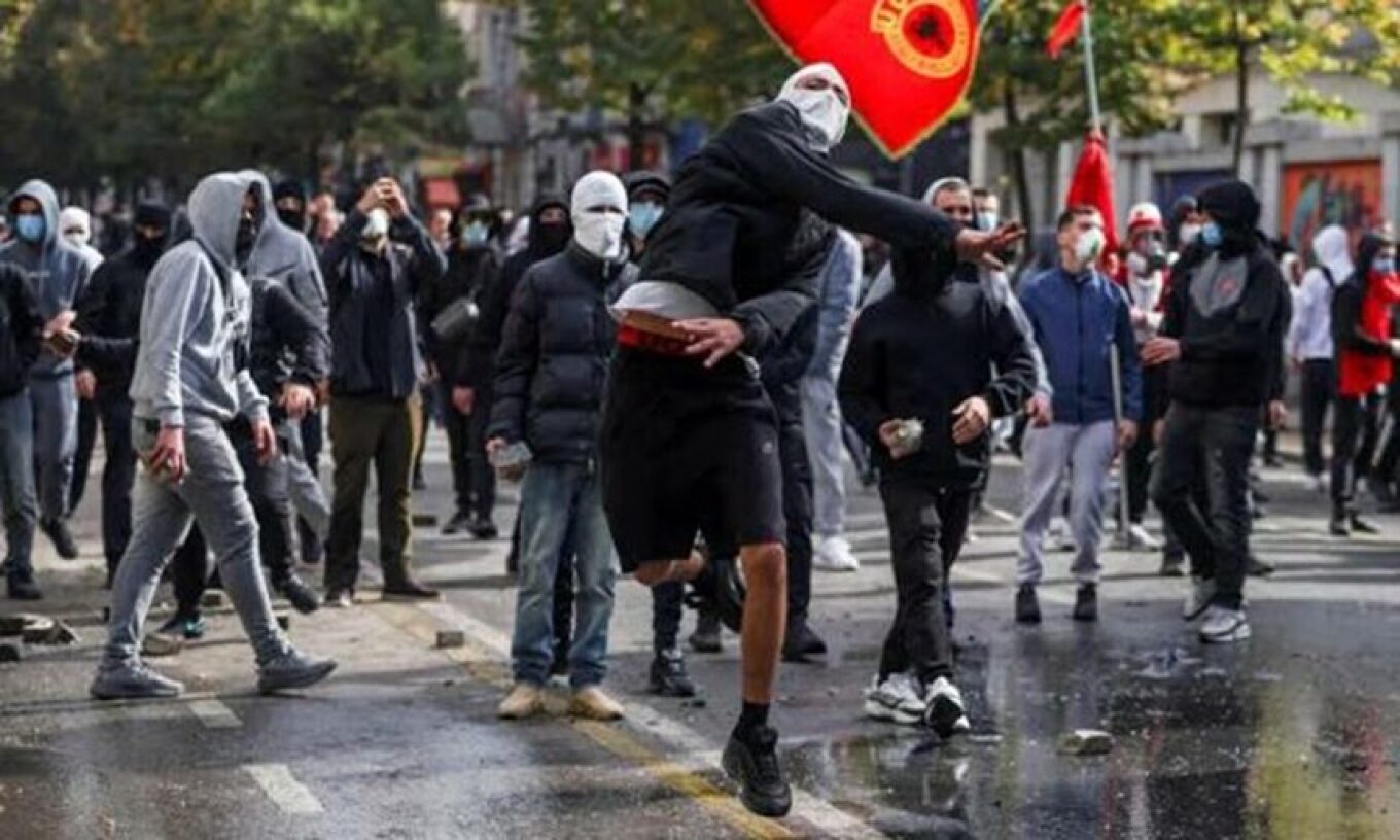Protestat në Shqipëri  Mbi 150 të arrestuar  120 policë të lënduar dhe hetime për kërcënime terroriste