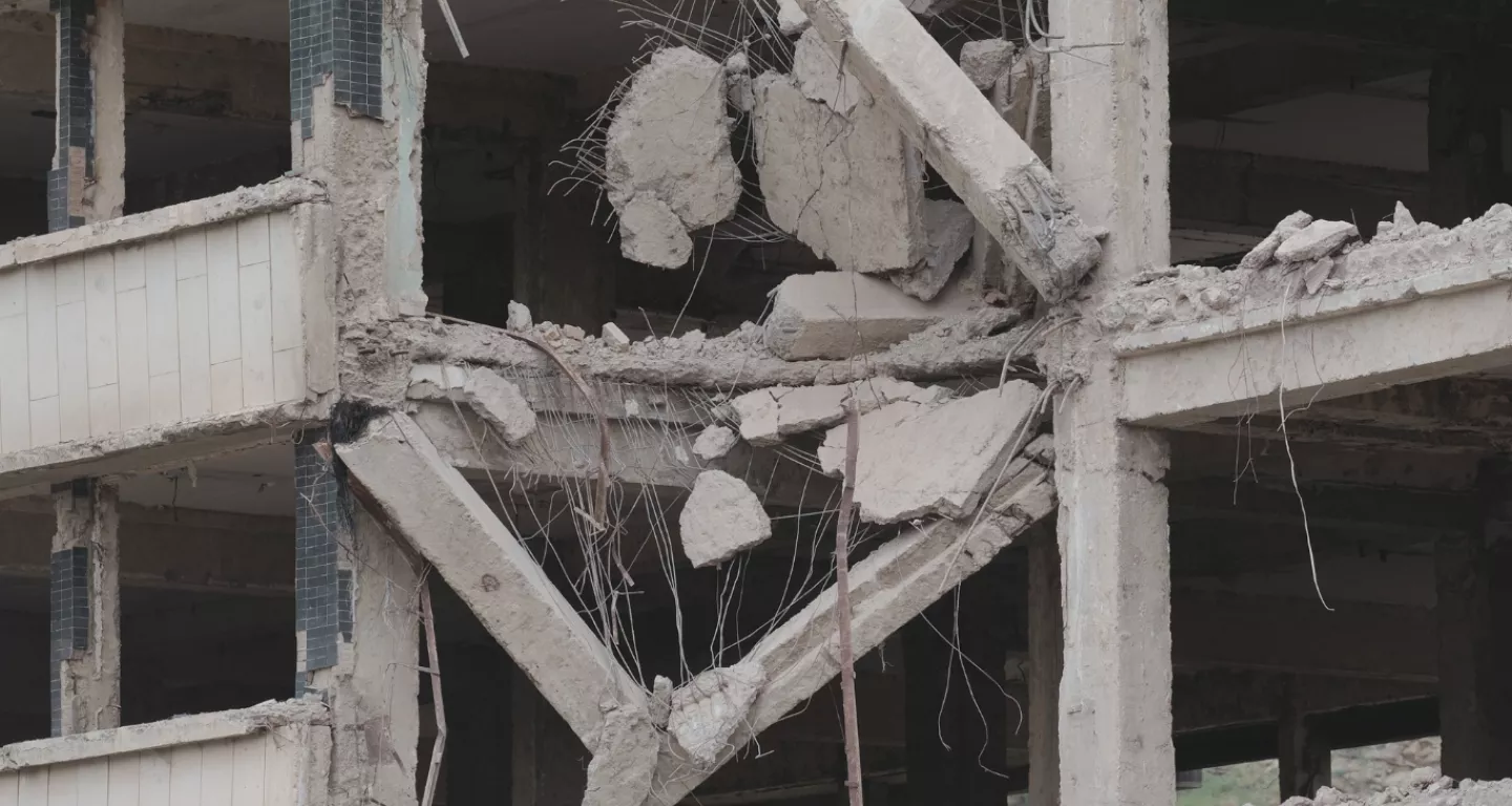 Shembet pllaka e betonit në një vendpunishte në Prizren  lëndohen të paktën gjashtë punëtorë