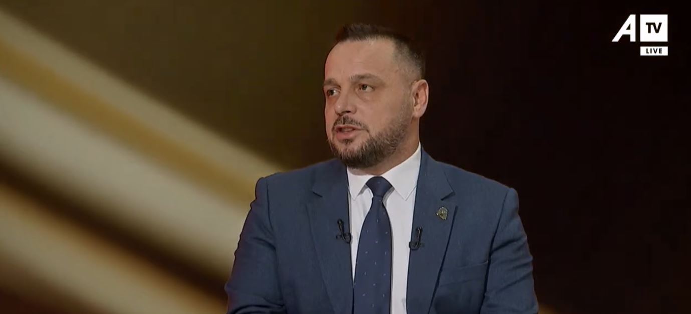  Kurti nuk do të hezitojë të veprojë pasi ta marrë raportin   Maqedonci për kërkesat për dorëheqje të Gërvallës dhe Sveçlës