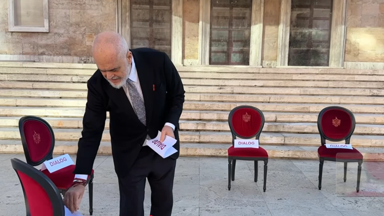 Rama vendos mbishkrimin  Dialog  mbi disa karrige para Kryeministrisë