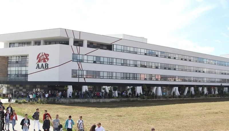 Kolegji AAB organizon punëtori për përgatitjen e të rinjve për tregun e punës