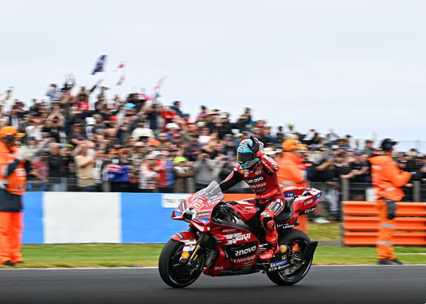 Marc Márquez triumfon në Sprintin e Australisë  Jorge Martin pëson frakturë dhe goditet në luftën për titull