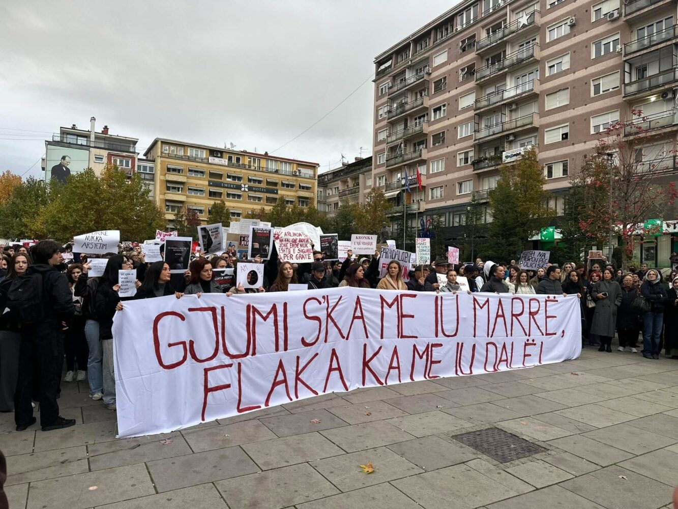  Gjumi s ka me iu marrë  flaka ka me iu dalë   nis protesta pas vrasjes së Arlinda Zekajt